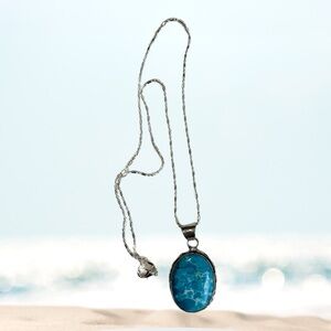Elegant Blue Pendant Necklace